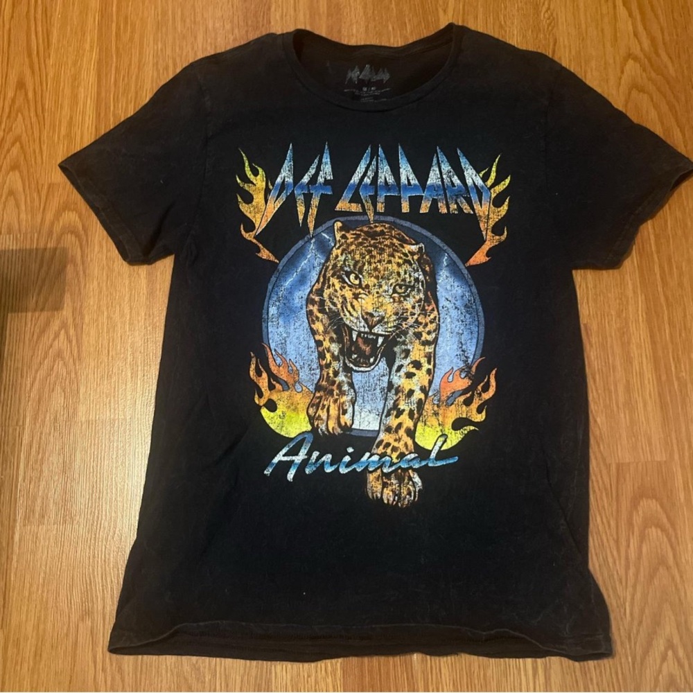 Black Def Leppard Shirt      *Acid Wash*